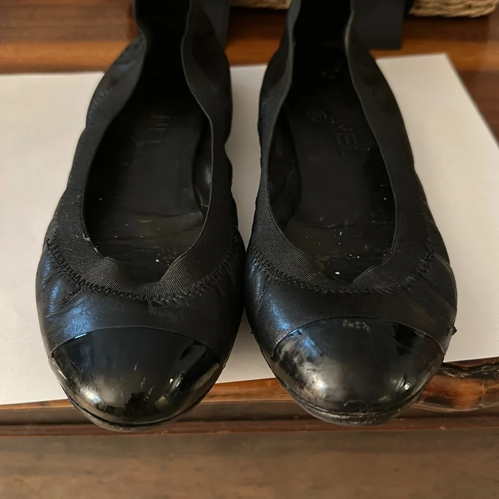 Chanel Black leather and patent ballet flats - Picture 4 of 7